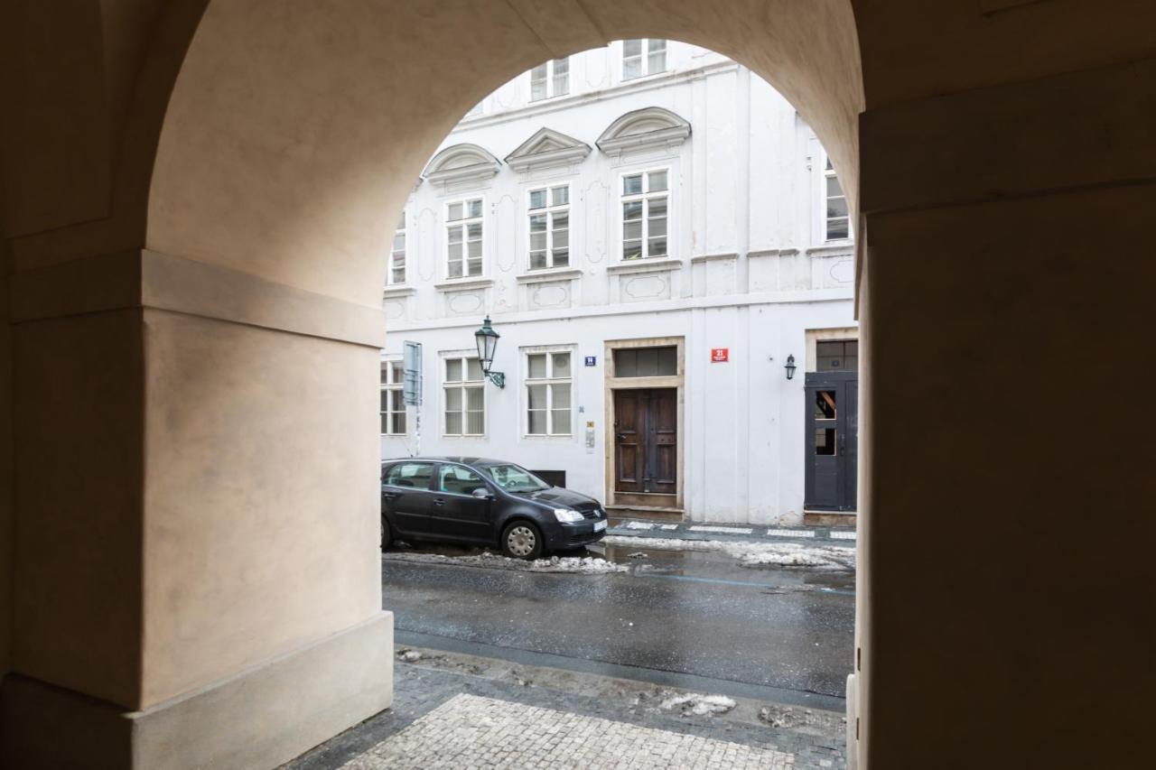 Charles Bridge Royal - Castle District Apartament