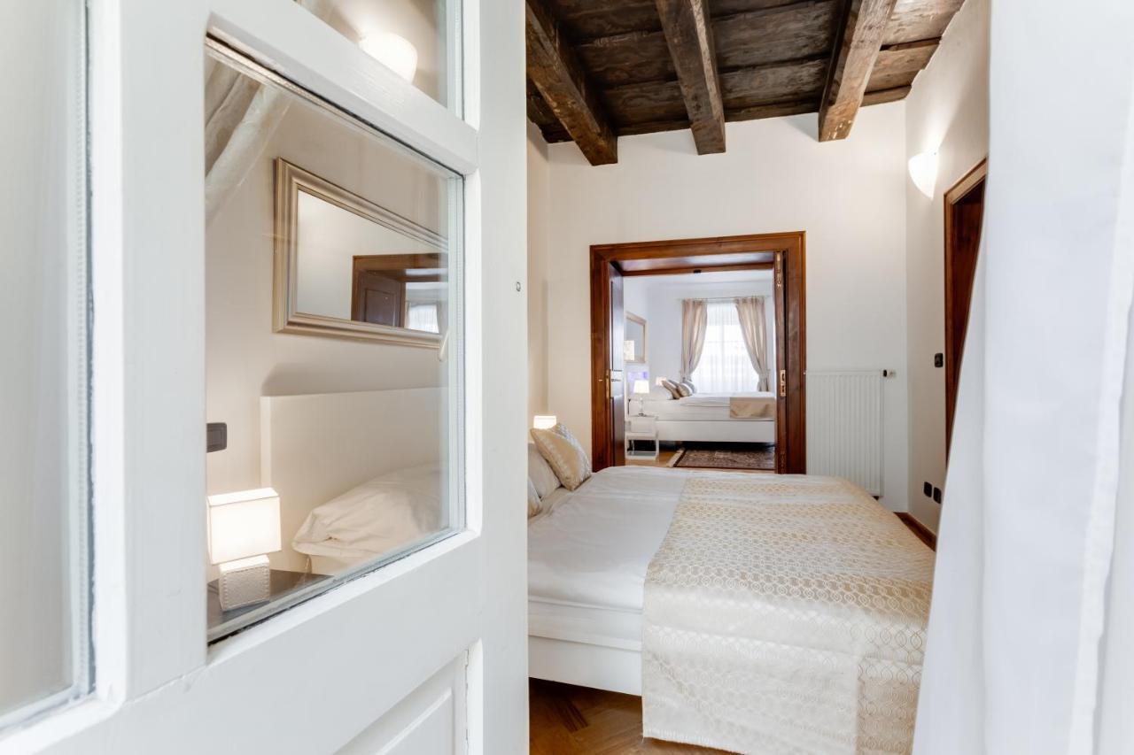 Apartmán Charles Bridge Royal - Castle District Praha